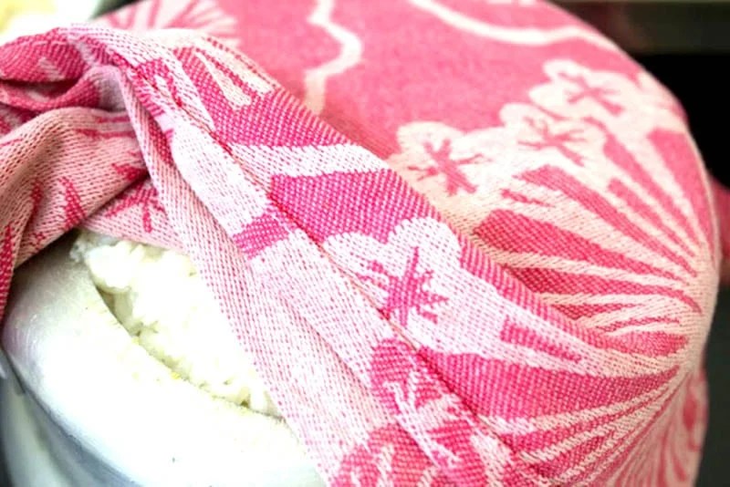 wet-cloth-covered Pan of rice sealed with red cloth