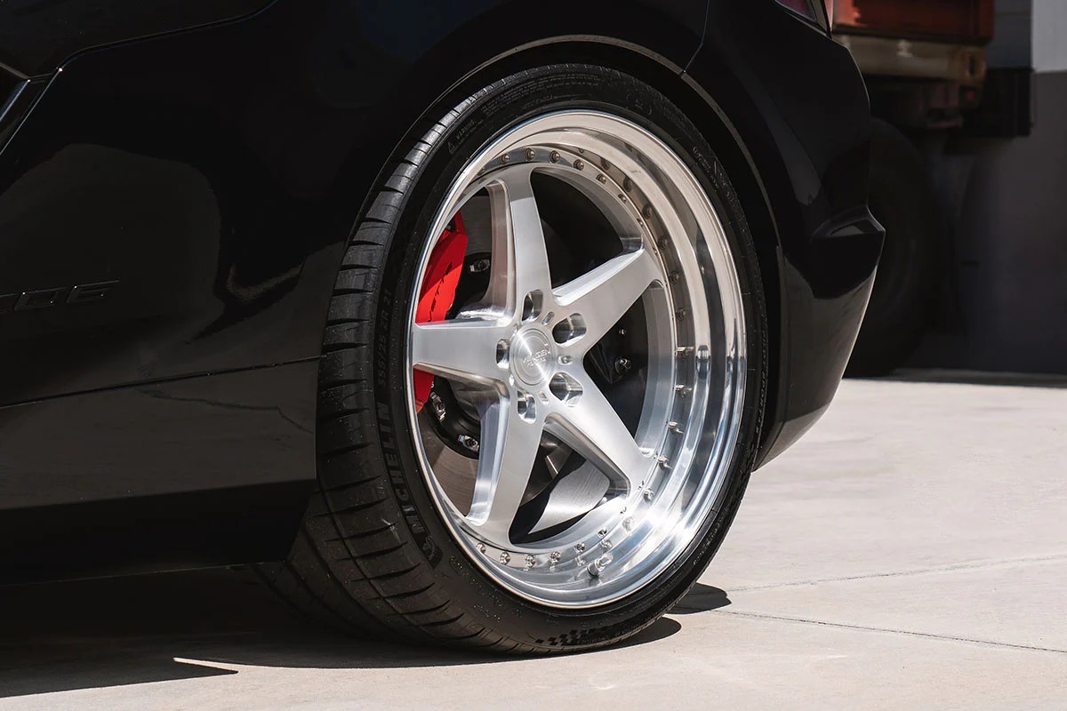 measure car wheel diameter size Stock Photo - Alamy