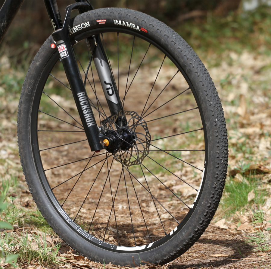 Test du Hutchinson Black Mamba TLR RR