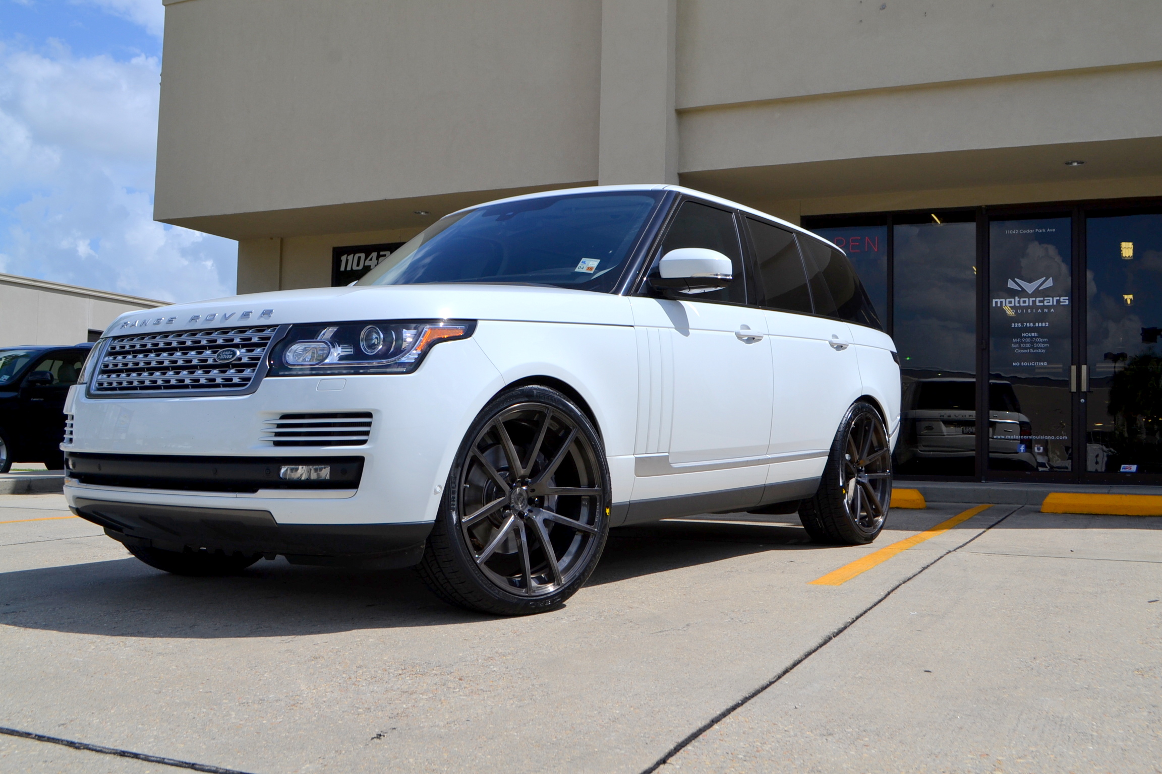 Fuji White Full Size Range Rover on 24" Velos Solo V Wheels