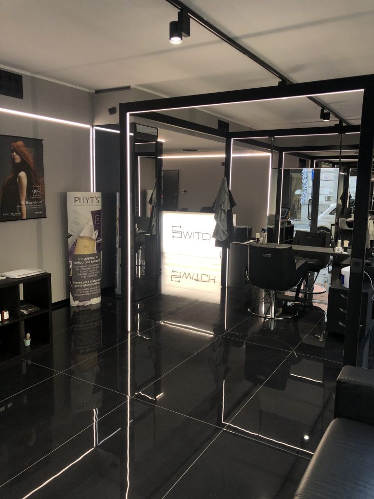 Parrucchiere ed estetica in vendita a Milano