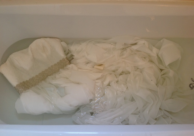 How to wash a wedding dress Veseldom