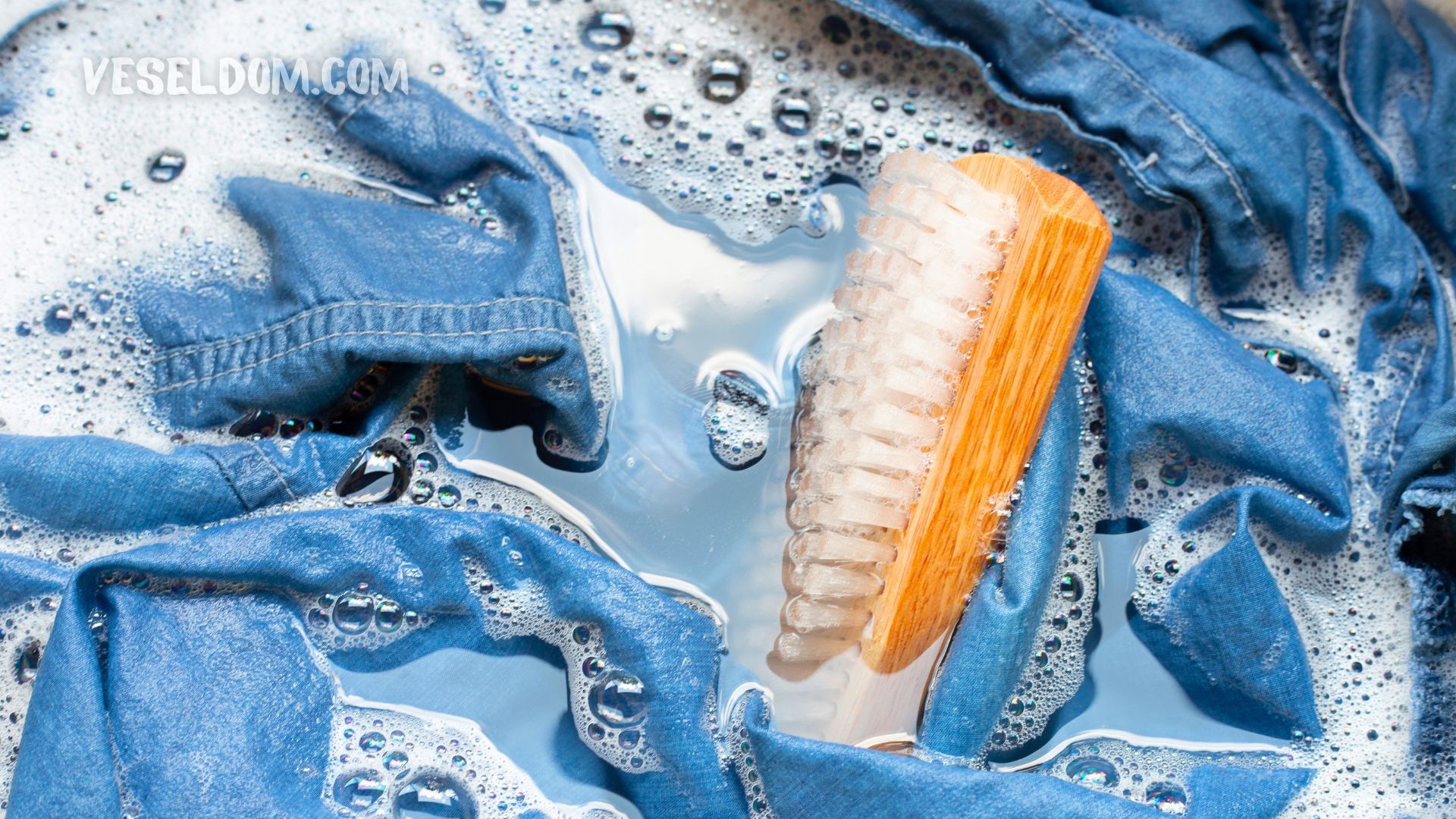 Cómo quitar el aceite combustible de la ropa Veseldom