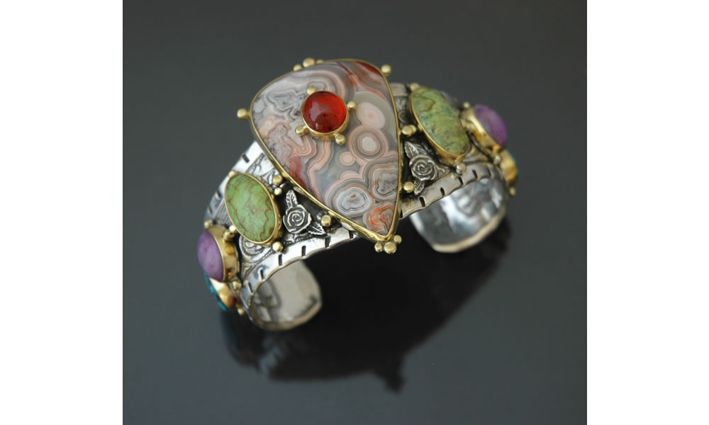 THE UNDENIABLE, UNDEFINABLE JEWELRY OF KIT CARSON