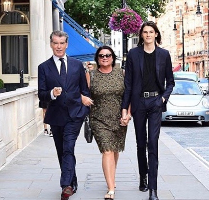 Pierce Brosnan Y Su Esposa Celebran 25 Años De Un Sólido Y Hermoso