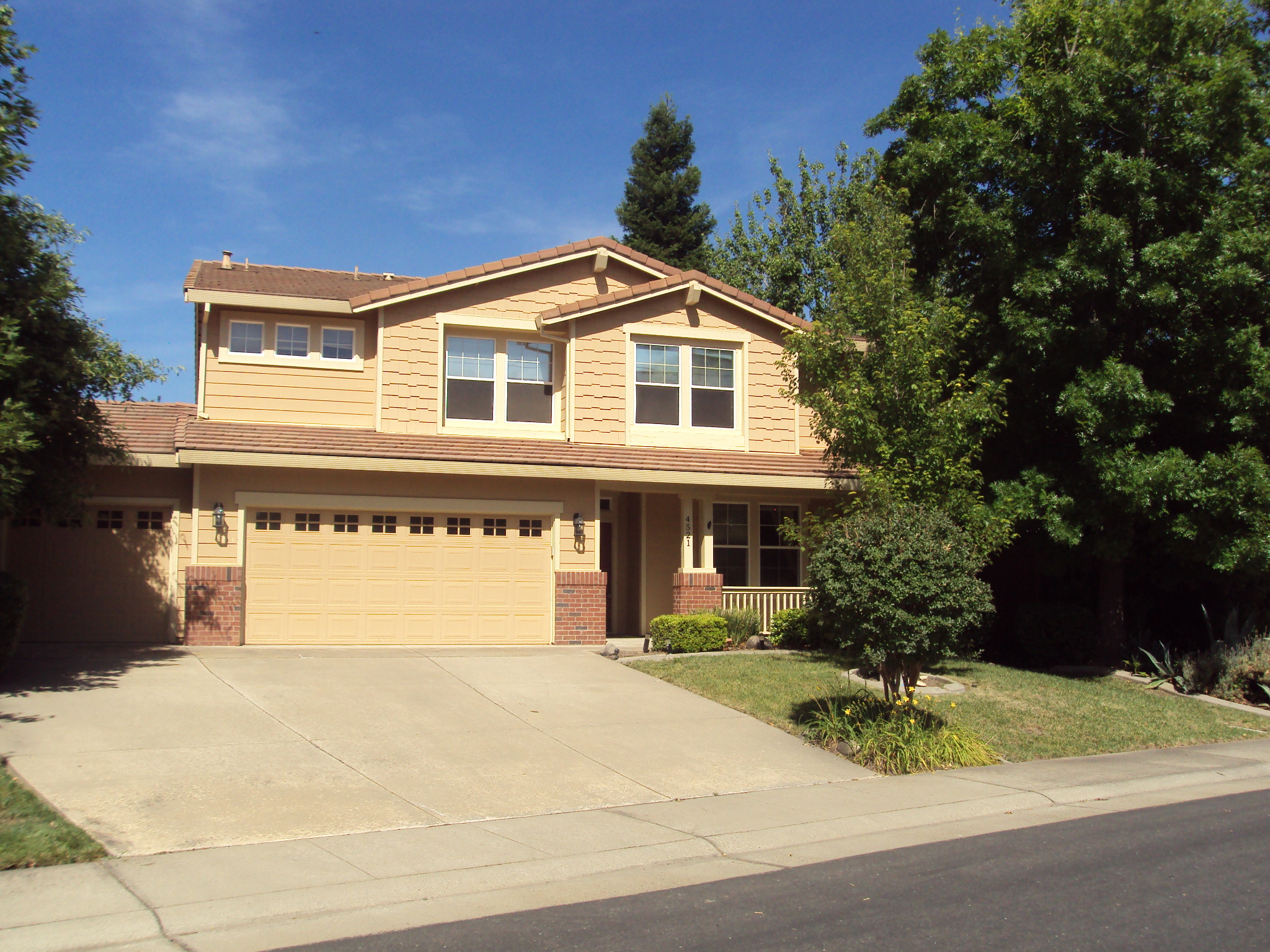 Whitney Oaks Two Story Home! Vienna Property Management