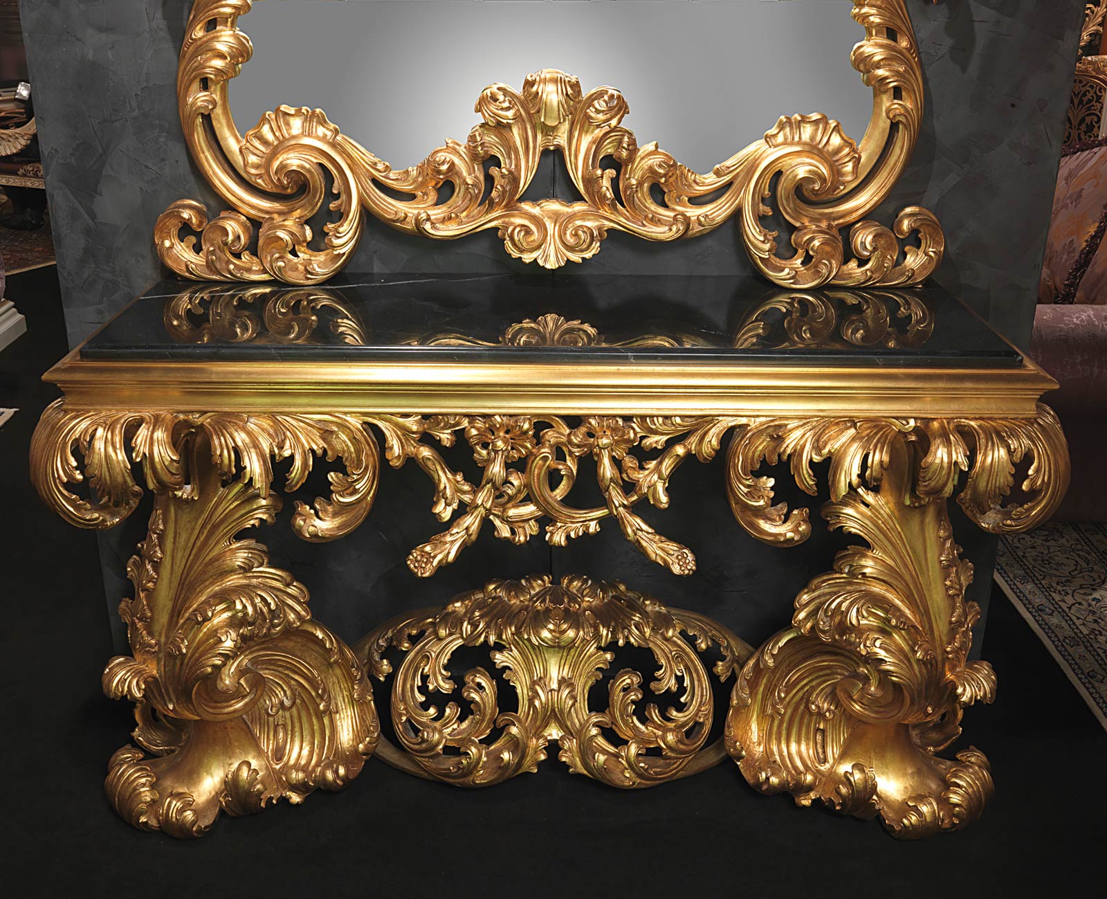 Baroque italian console of the 17th century with black marble