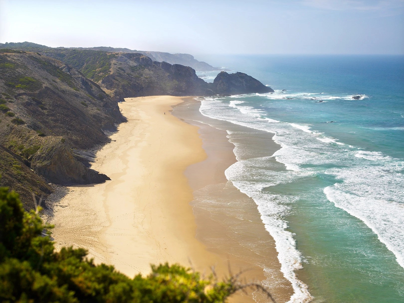 Un paraíso sin gente; las tranquilas playas del Algarve, en Portugal