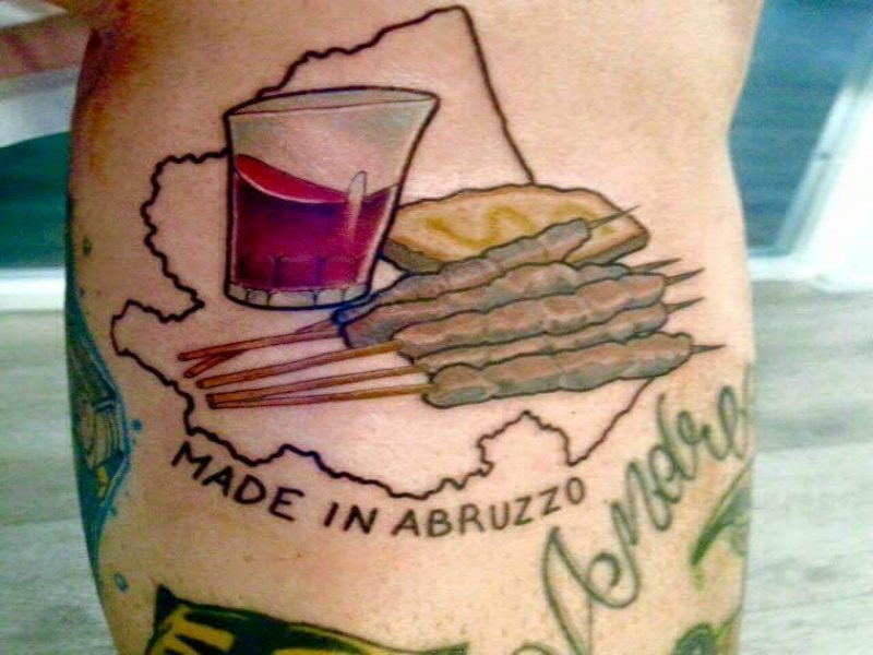 Abruzzo: Tatuaggio Con Arrosticini E Bicchiere Di Vino - Vinoway 600_x_800_jpg