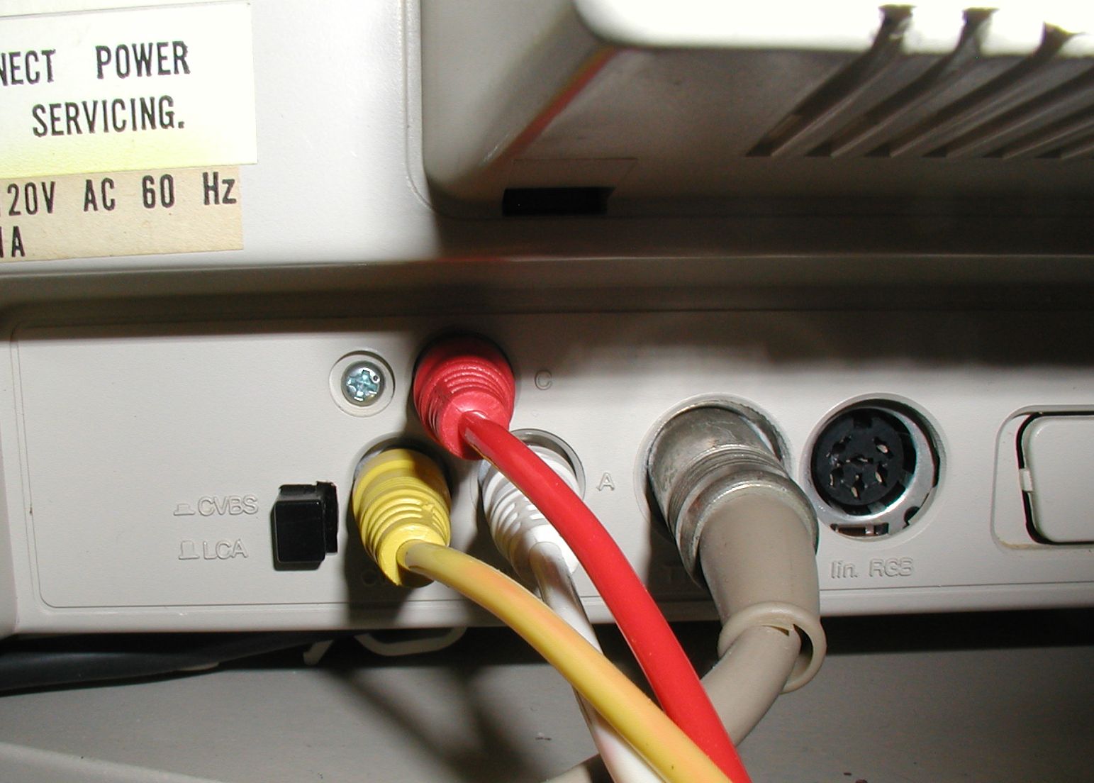 Vintage Computer Photos subject: commodore 1084 - vintagecomputer.net