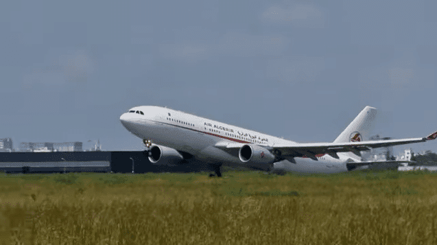 Air Algérie le décollage du vol Orly Alger filmé de l’extérieur