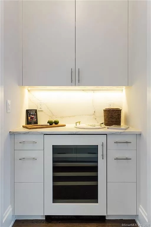 11 Turner Drive Greenwich, CT Vision Development, Ltd.