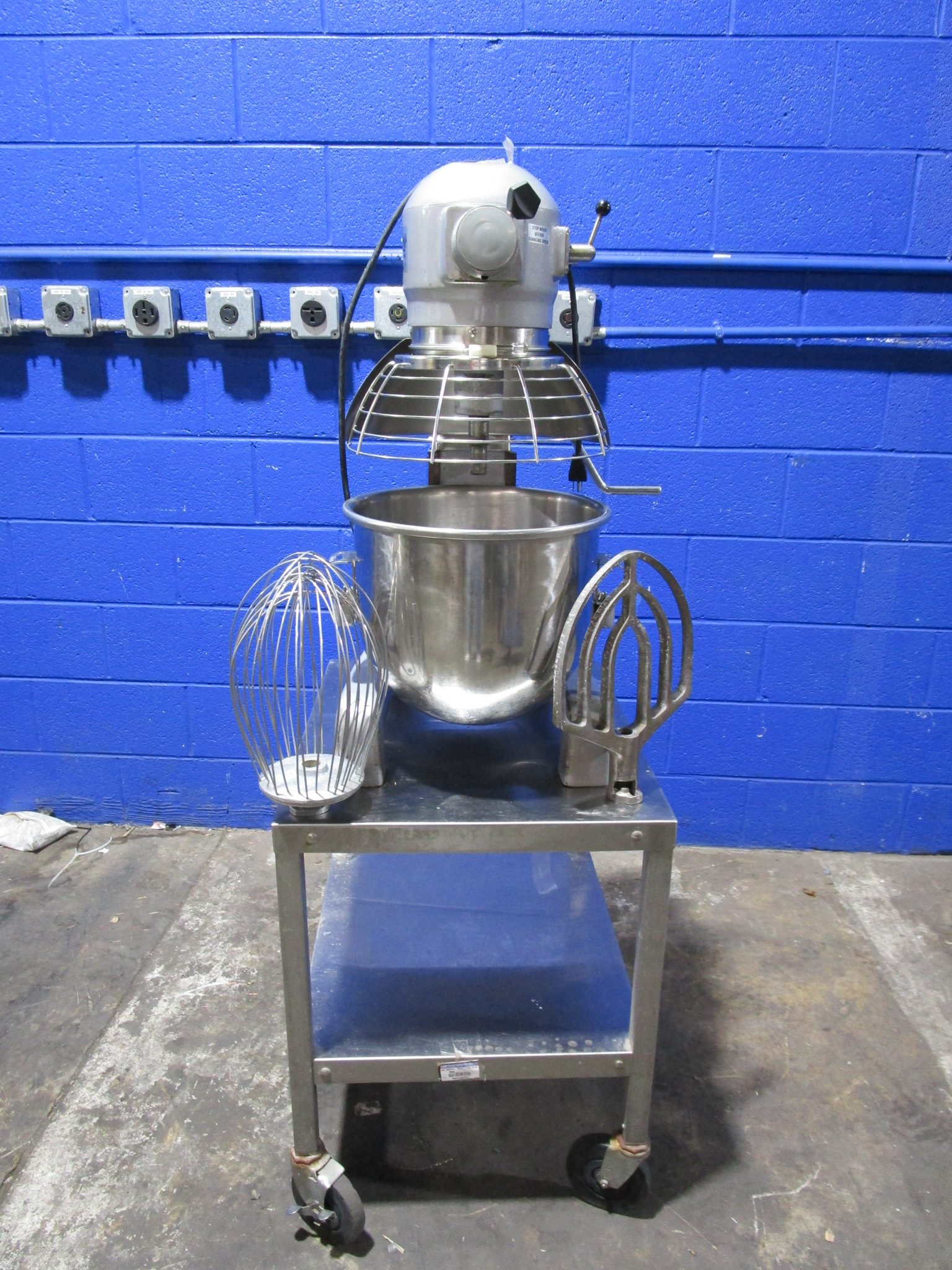 HOBART A200T 20 QT BAKERY DOUGH MIXER WITH STAND W/ BOWL GUARD WHIP