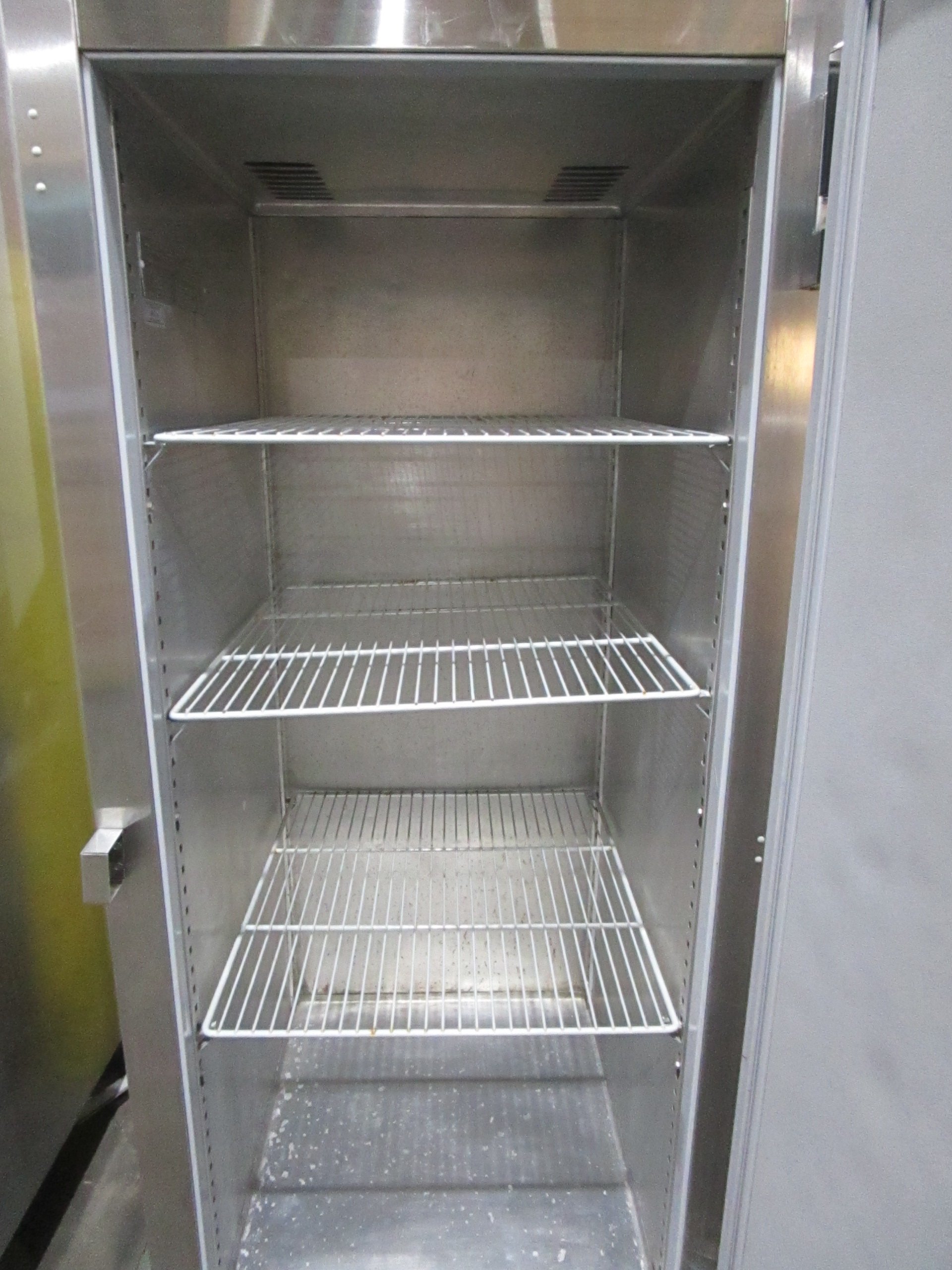 VICTORY VF1 VSERIES STAINLESS STEEL 1 DOOR REACHIN FREEZER Vision