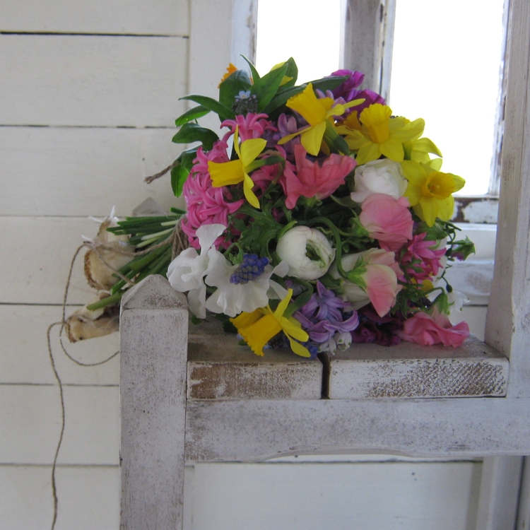 Spring vase arrangement l Flowers in a Vase Oct 16 2016
