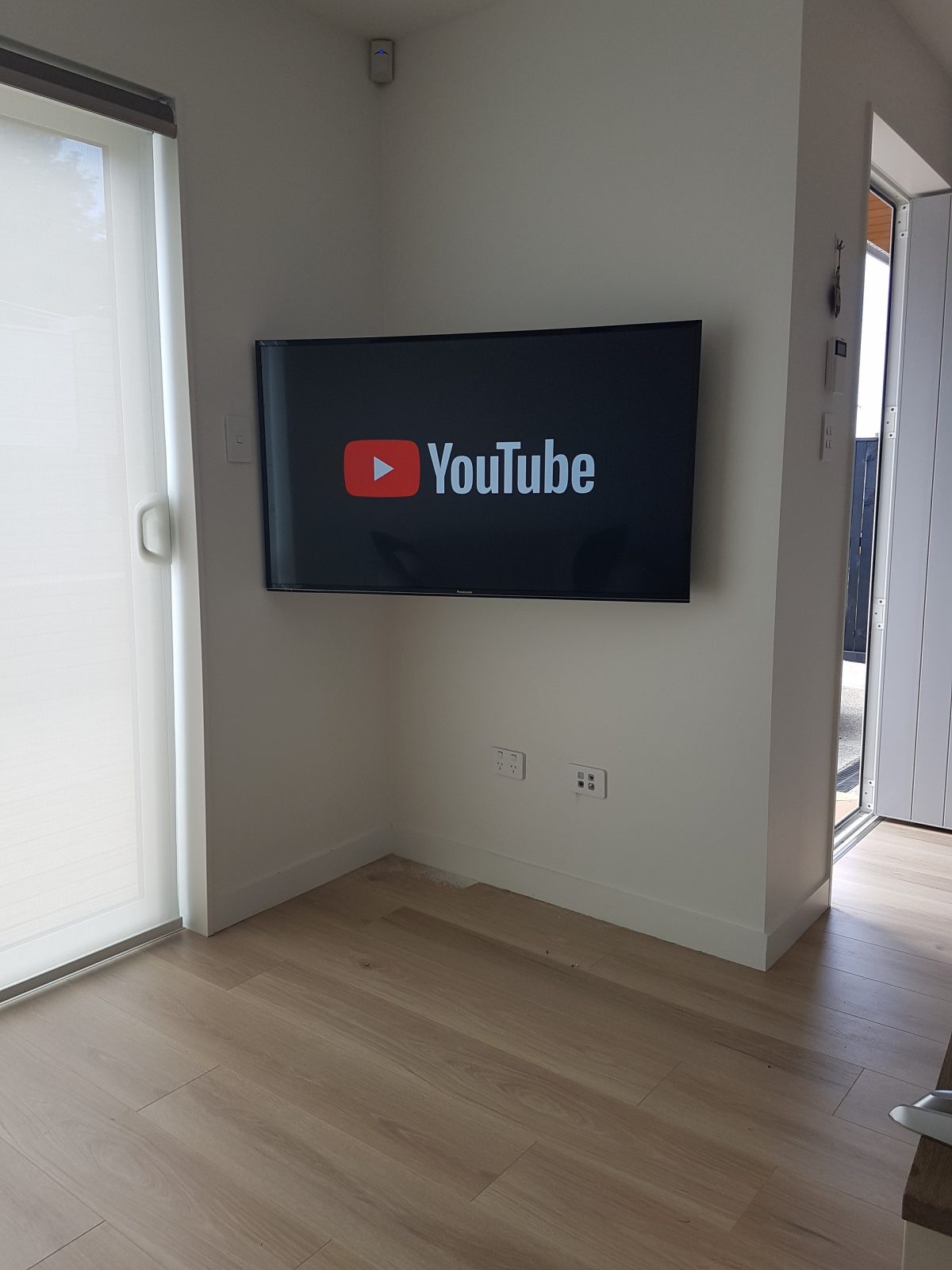Full Motion Wall TV Mount & Corner TV Mount in Auckland Visual Dynamics
