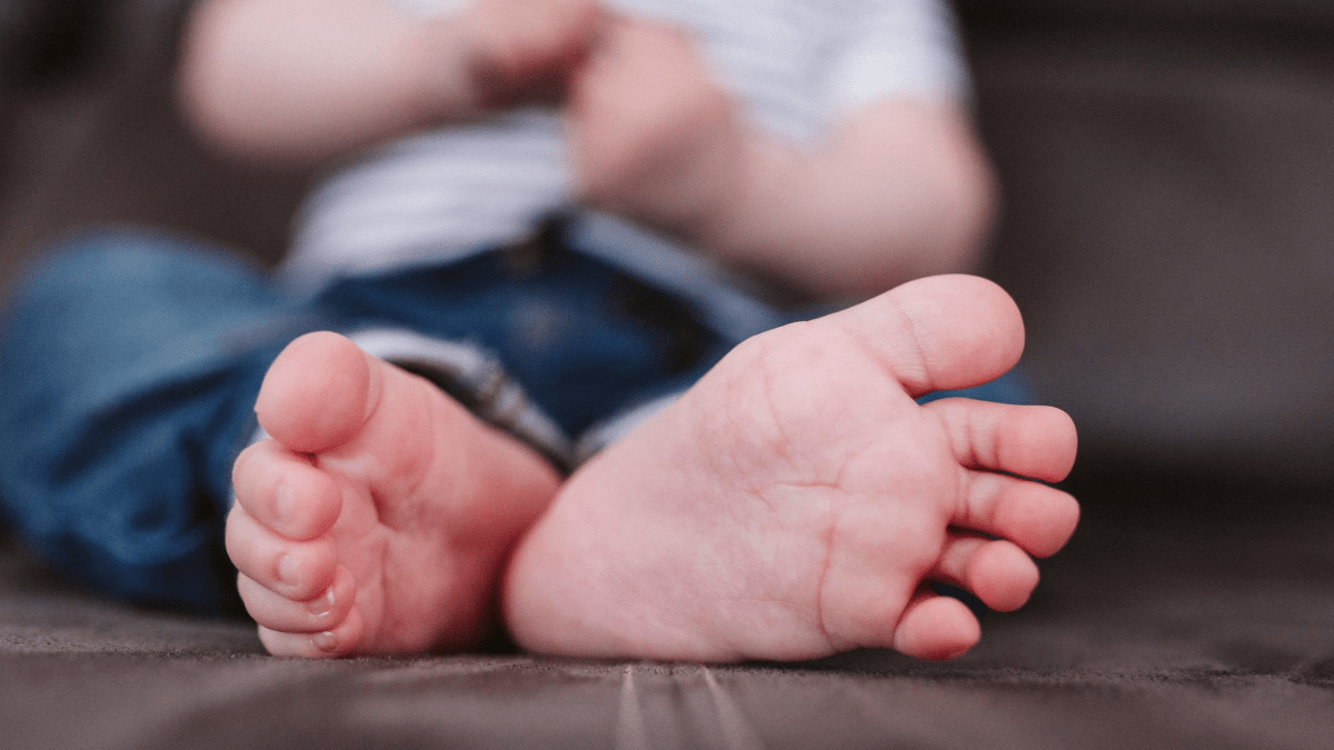 Vitamina ¿Es normal que los niños tengan pie plano?