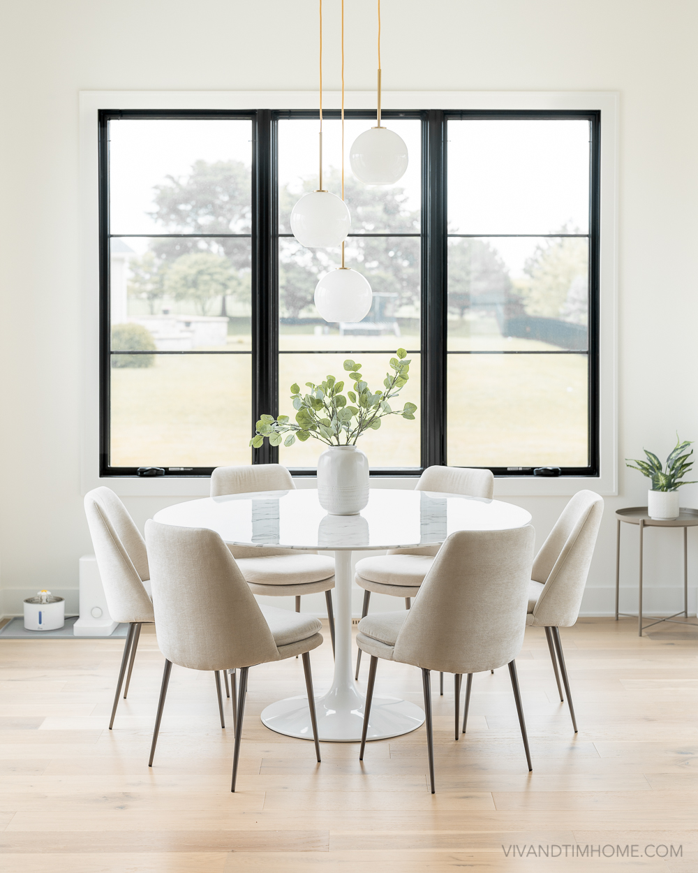 12 Best Modern Round Dining Tables to Elevate Your Home VIV & TIM