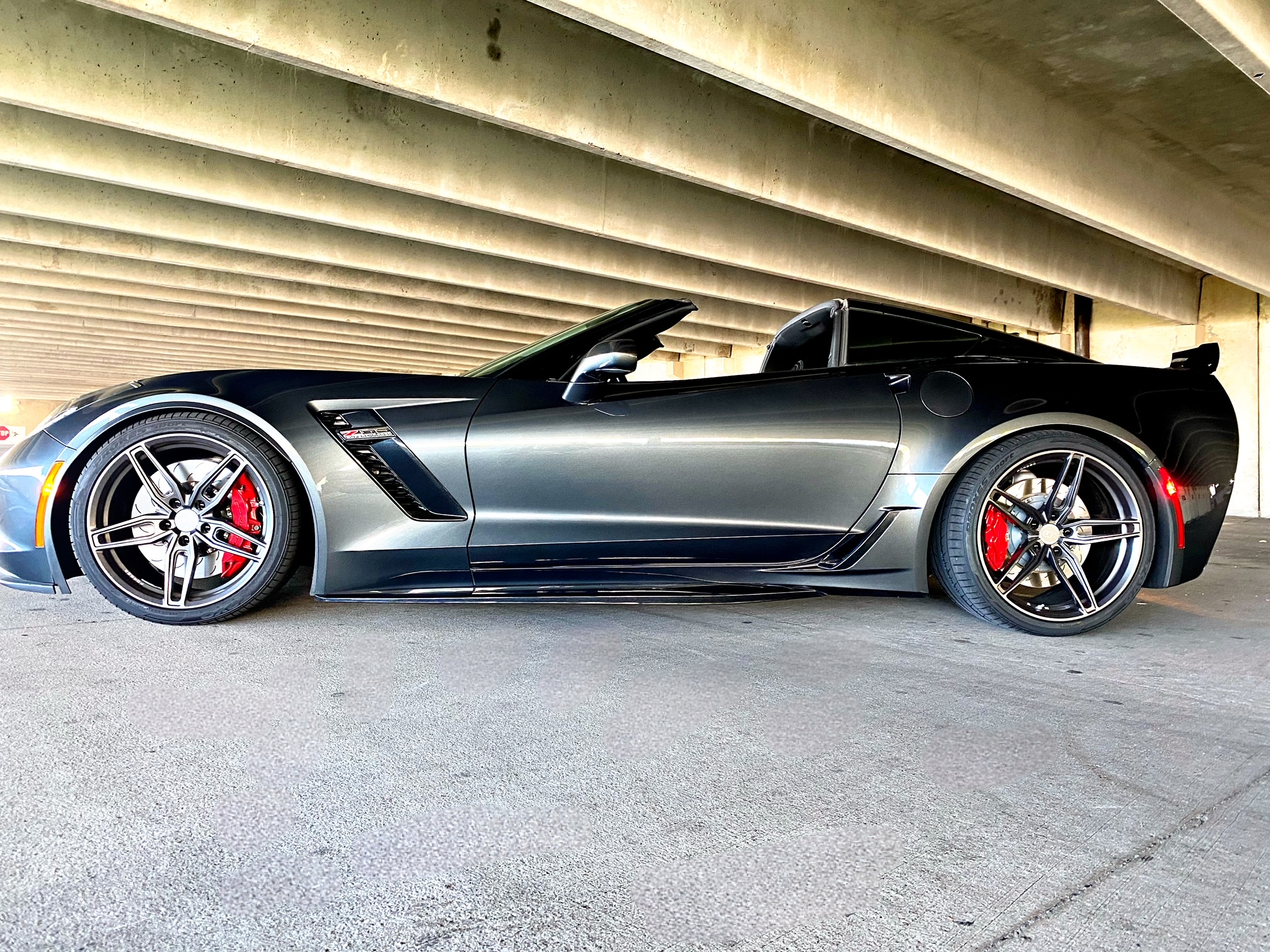 Corvette C7 Stingray with VR D10 Wheels in Gunmetal Vivid