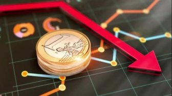 KURSI/ Euro mbahet me zor në kufirin e 100 lekëve, paundi dhe dollari në rënie të lirë
