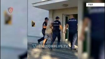 Kishin konflikte të vazhdueshme, 63-vjeçari qëllon me armë në drejtim të banesës së krushkut