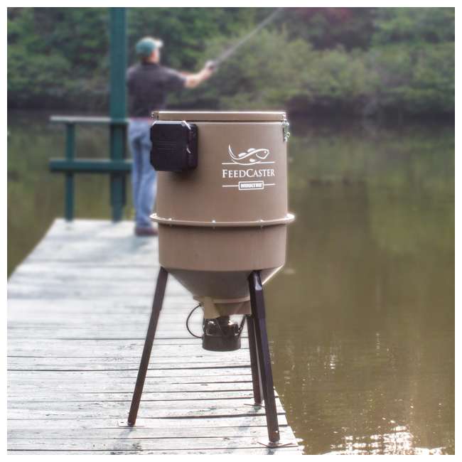 Moultrie 30 Gallon Feedcaster Pro Fish Feeder w/ 6 Volt Battery MFF