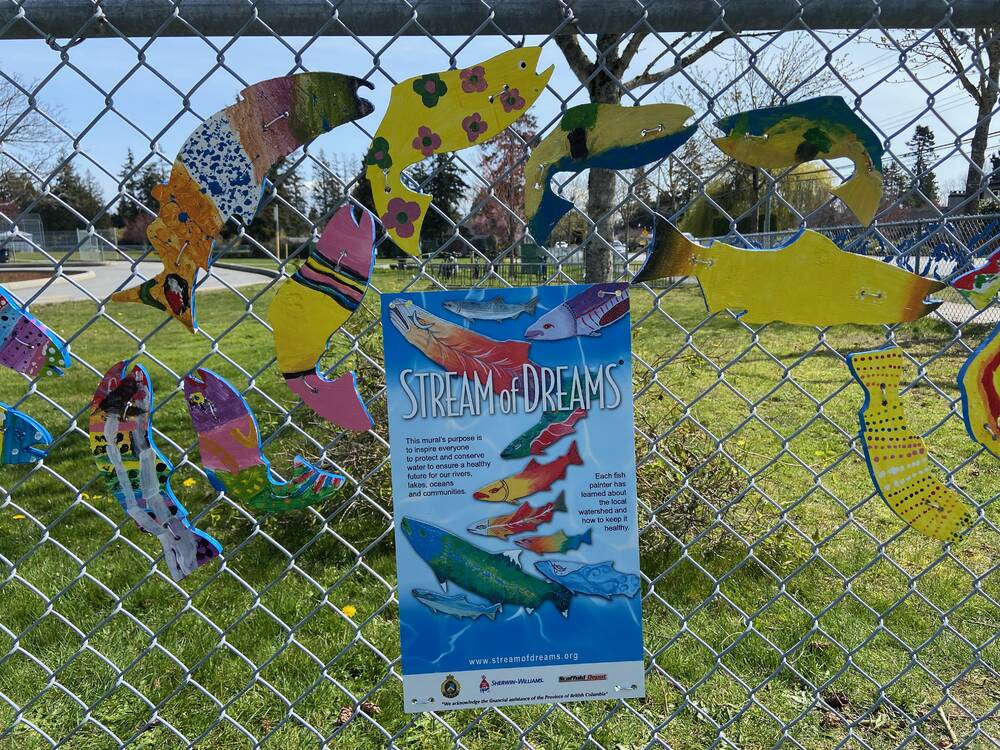 Fish on fences create a stream of dreams at Cliff Drive Elementary
