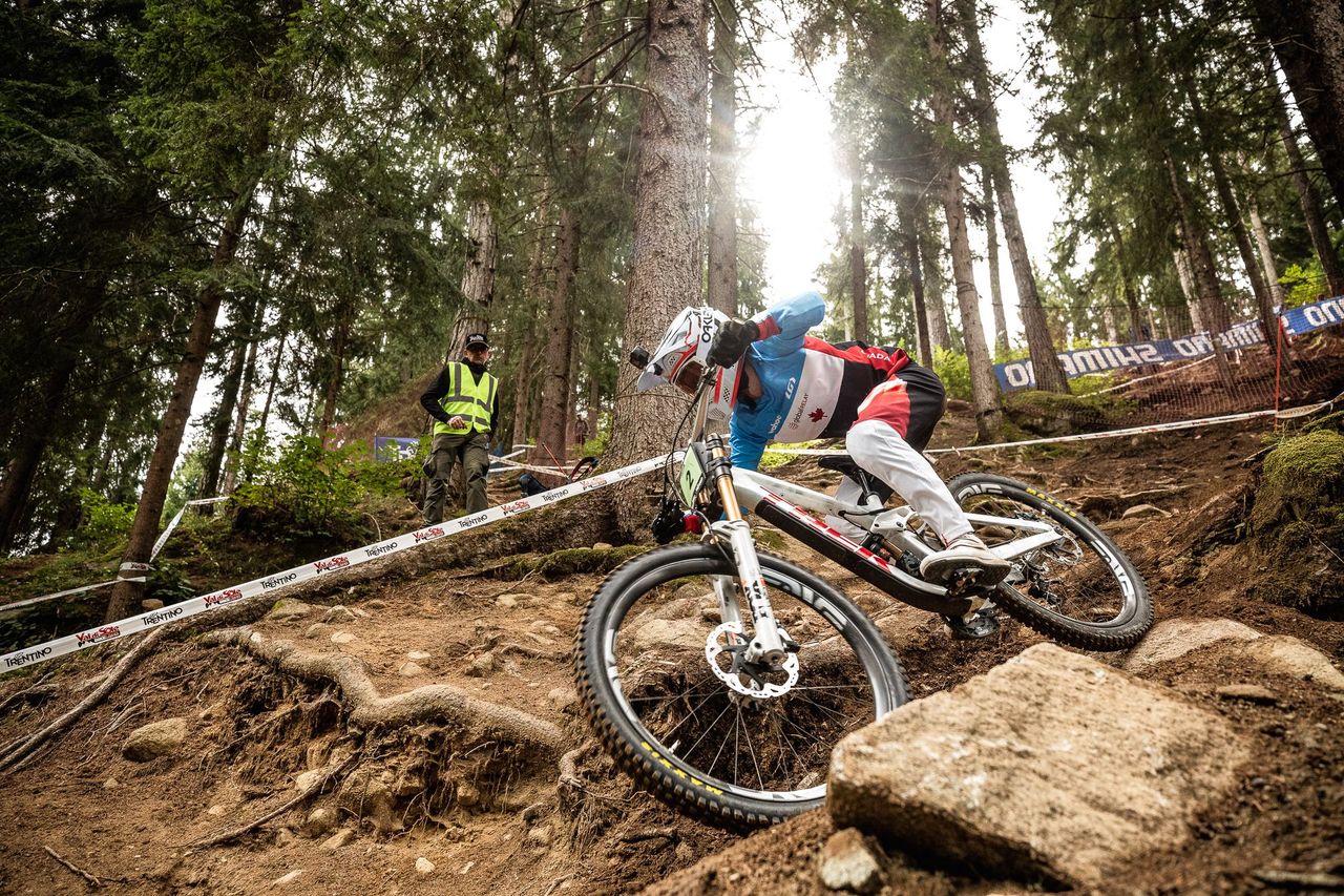Who won the junior UCI MTB World Cup gold in 2021? Squamish Chief