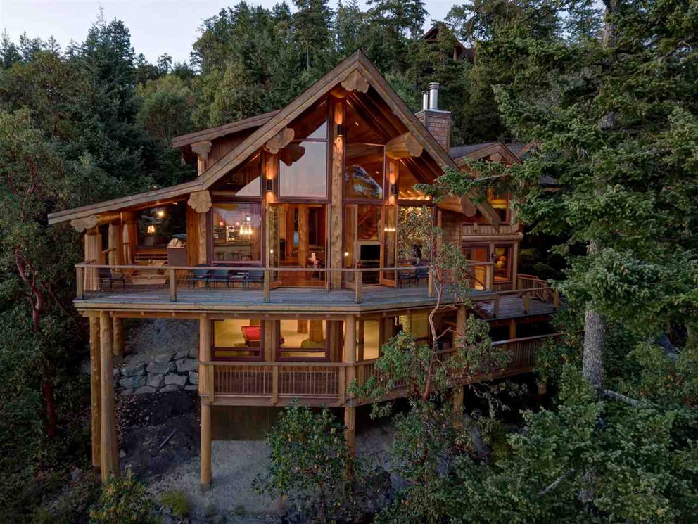PHOTOS Take a look inside this extraordinary B.C. log home for sale