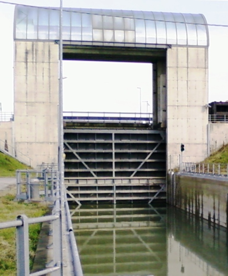 Slide & Fixed Wheels Gates Vortex Hydra Dams