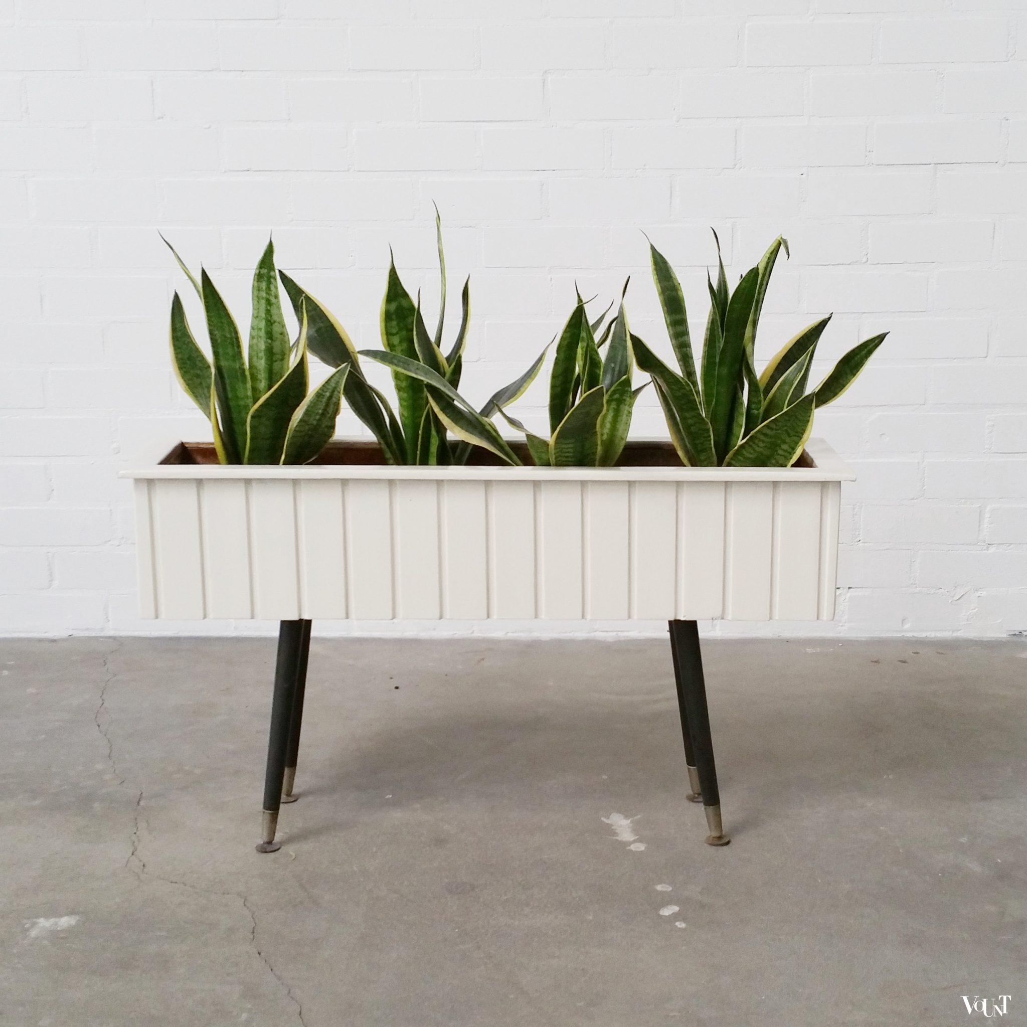 Jaren &#039;50 houten plantenbak op pootjes