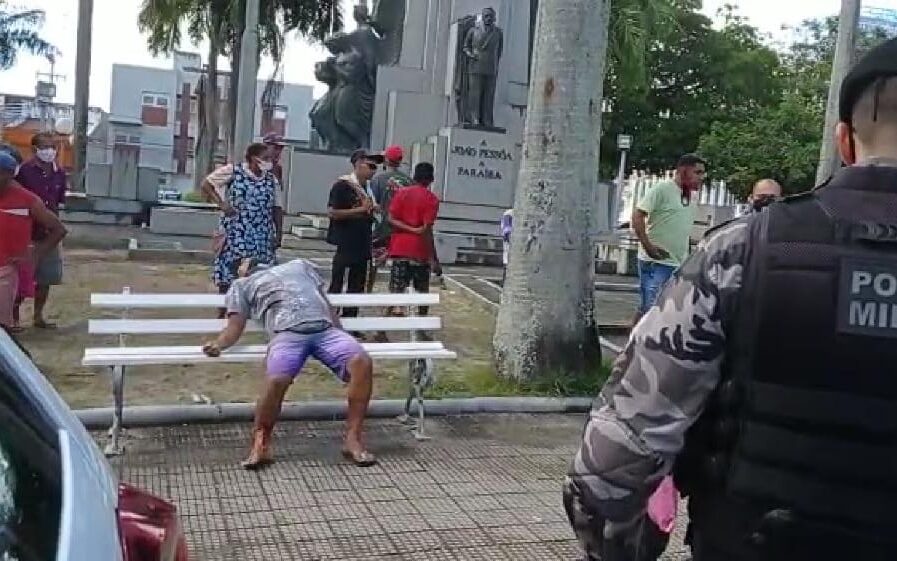 Na presença de várias pessoas homem é assassinado a tiros na Praça dos