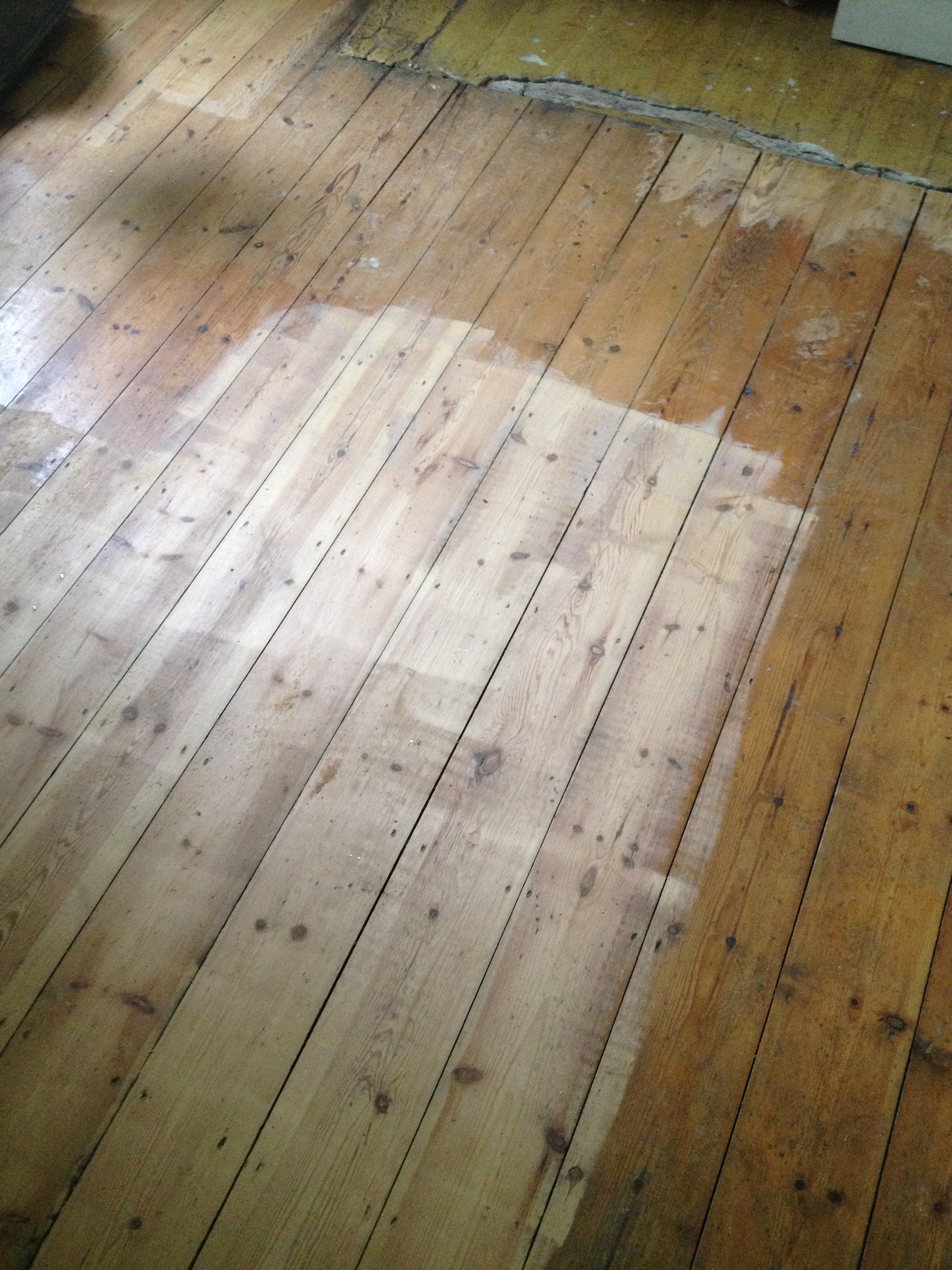 » Pine floor sanding