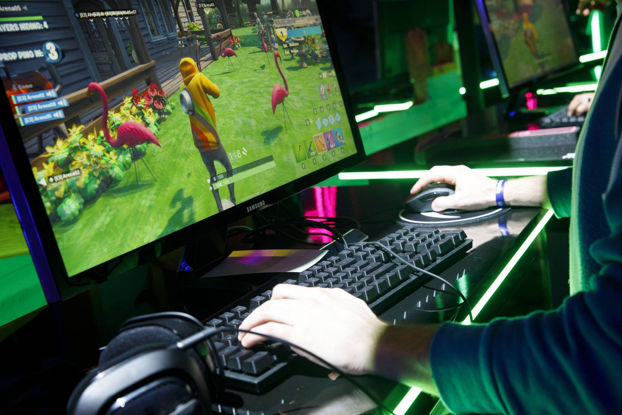 7 Best Monitors for Fortnite 2023 Reviews For Top Gameplay