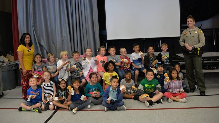 Students at Oro Grande Elementary Enjoy Donuts With a Deputy Victor