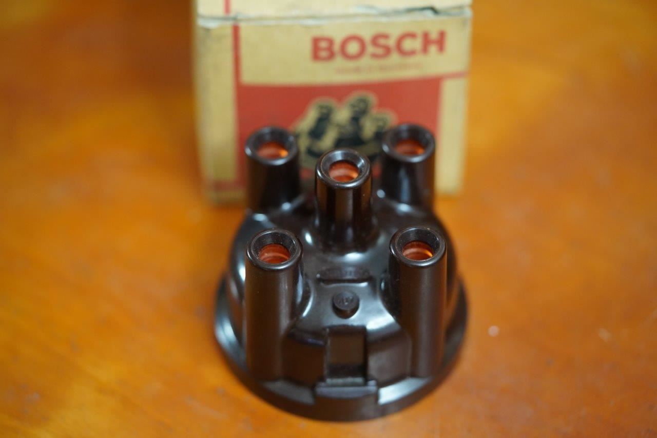 VW NOS. 111 905 207 C Distributor Cap
