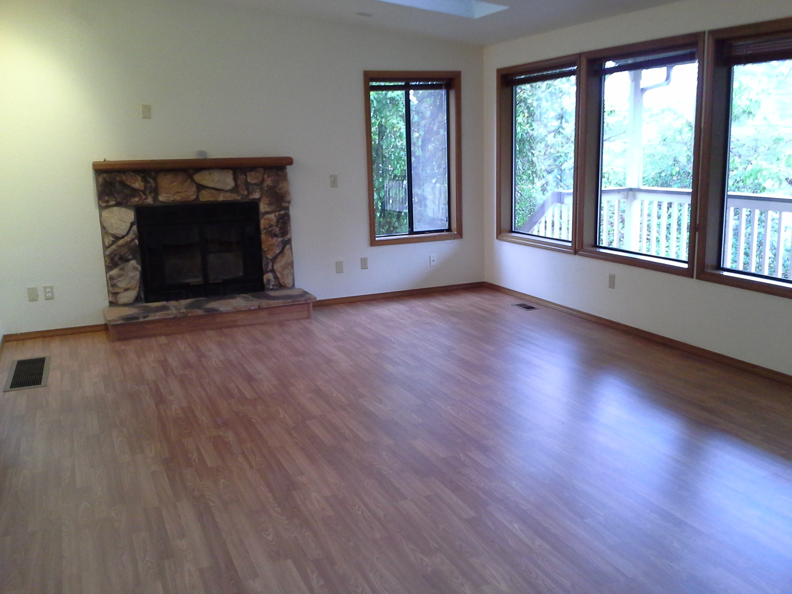 5BR Lakefront Home (Tumwater)