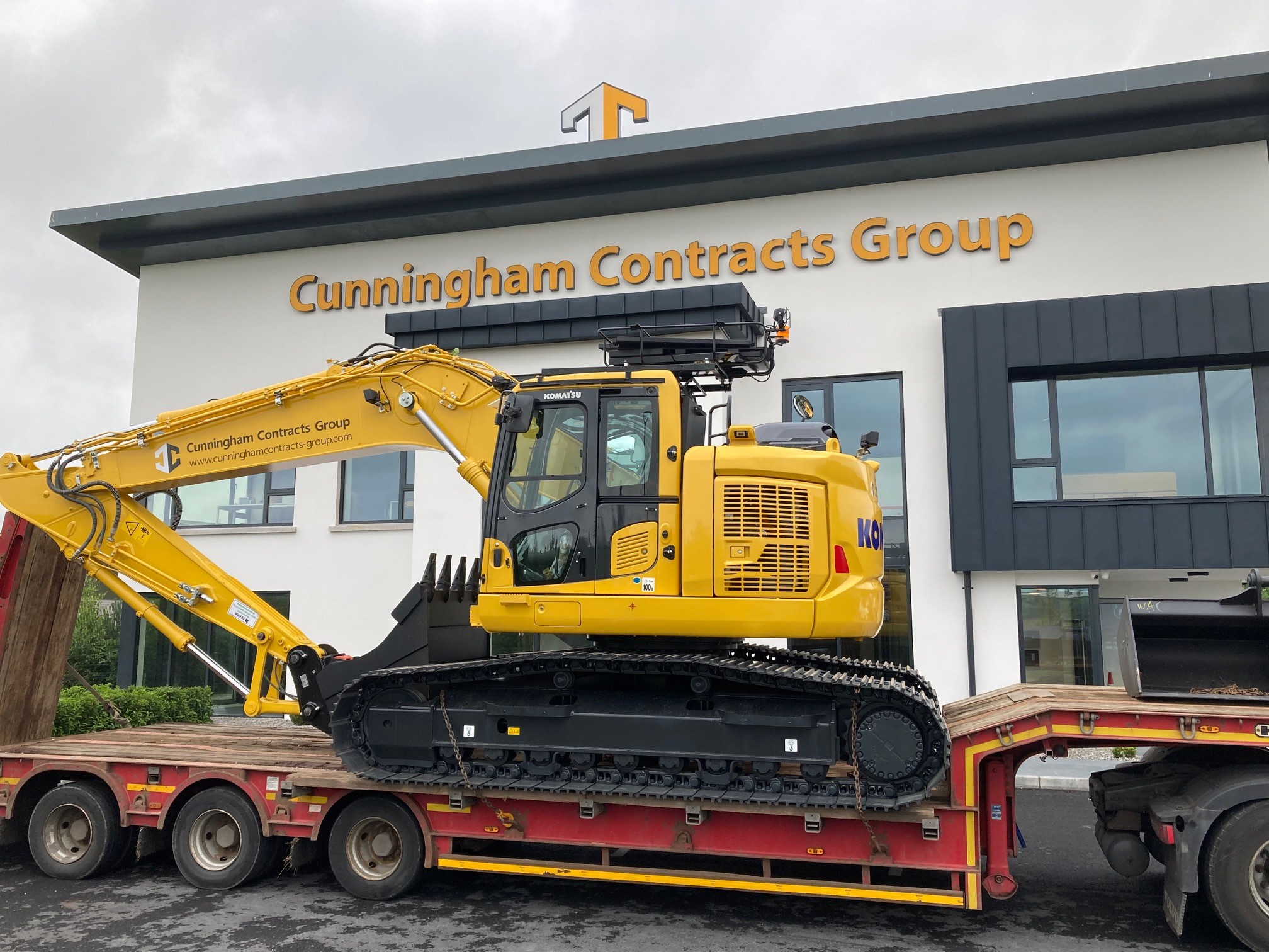 Cunningham Contracts Receives New Komatsu PC228USLC11 WAC McCandless