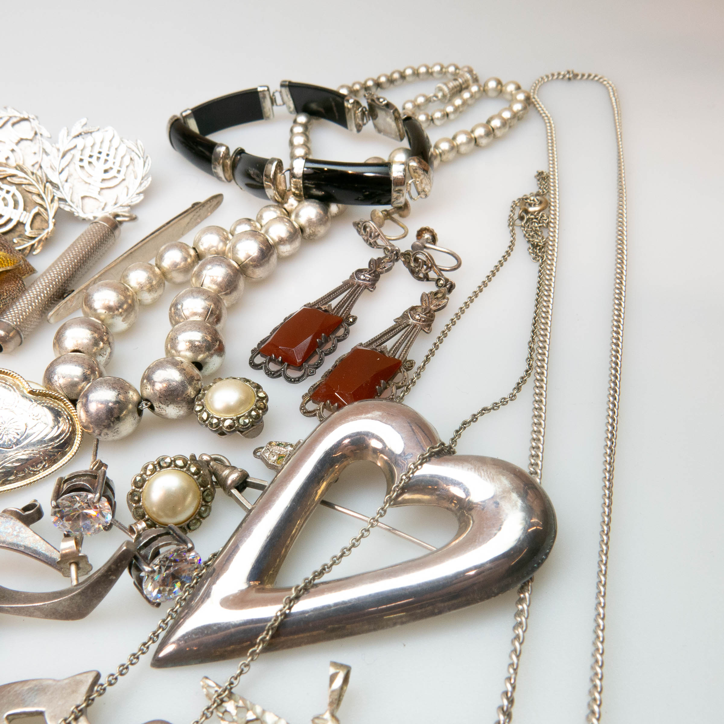 Jewellery Begins closing October 22, 2020 AT 200 PM Lot 98 Waddingtons.ca