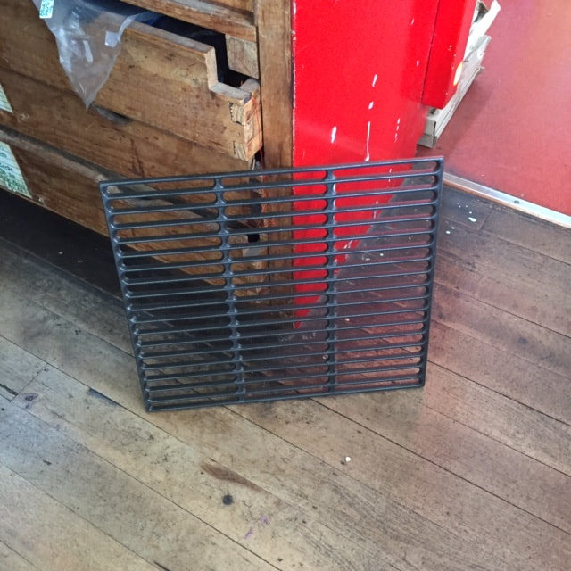 BBQ Cast Iron Grate. 45x 39cm.