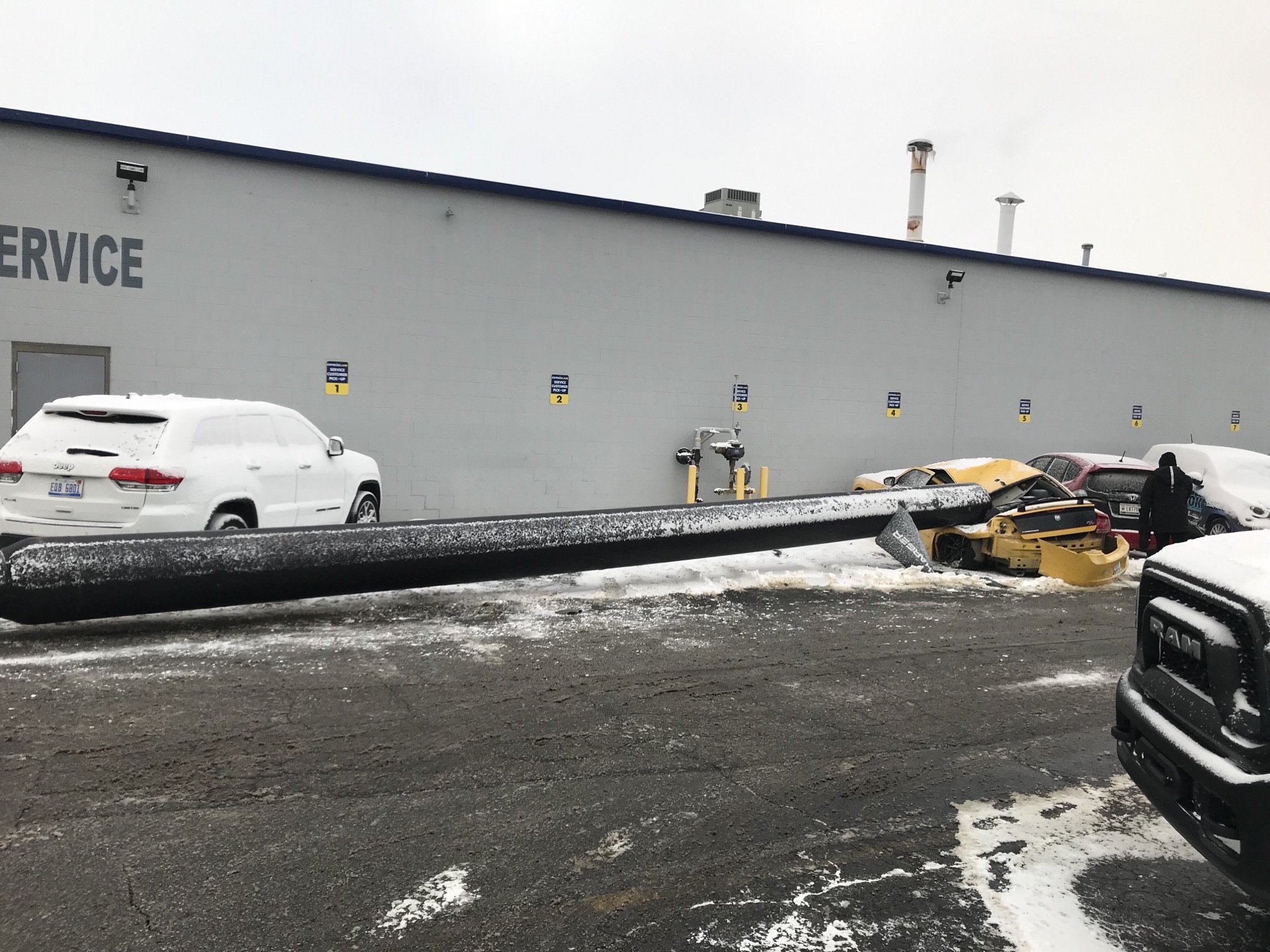 Glenbrook Dodge flagpole snaps, piece lands on car WANE 15