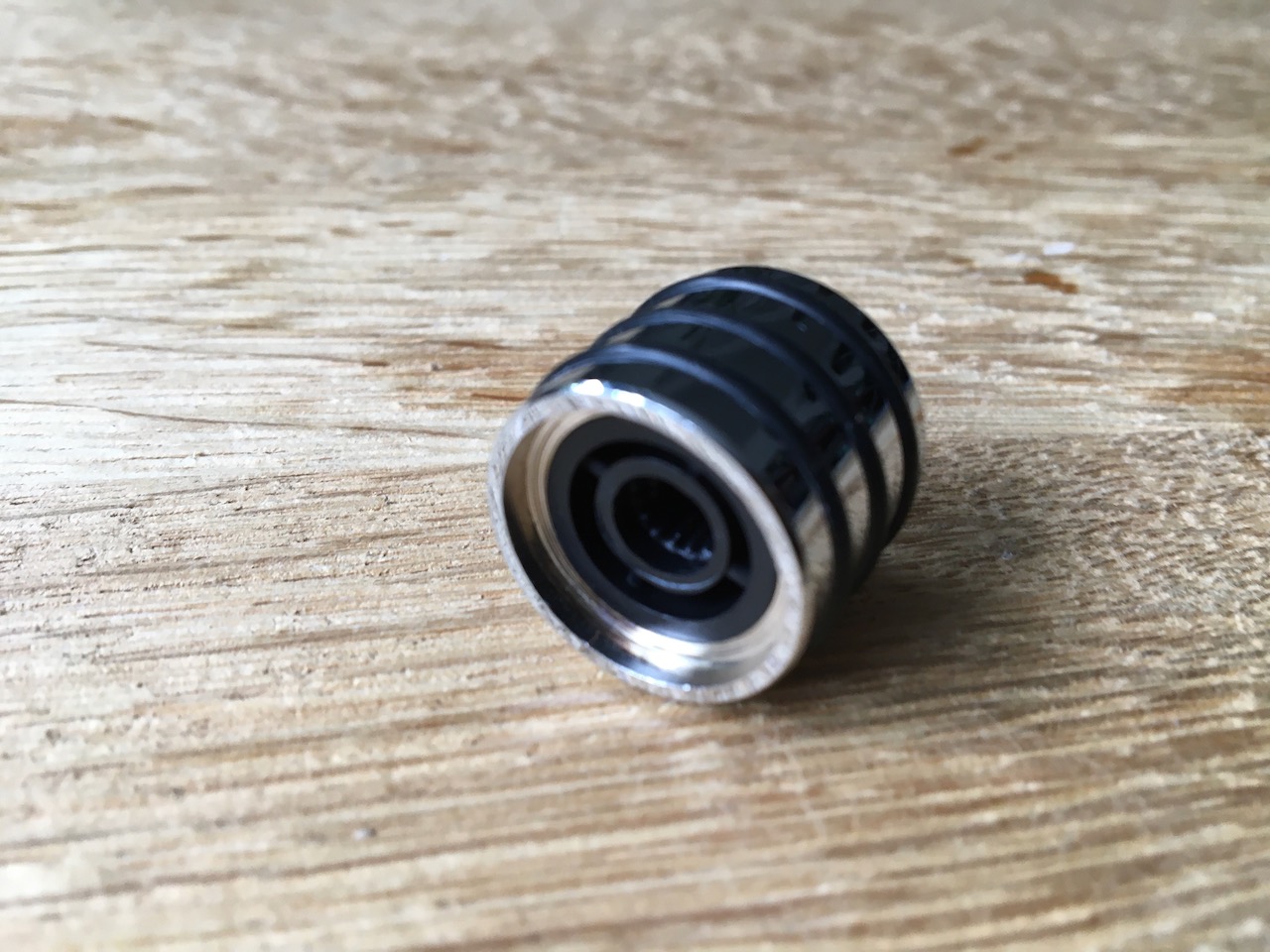 Chrome guitar knob with rubberised grip inserts . Fits splined shaft