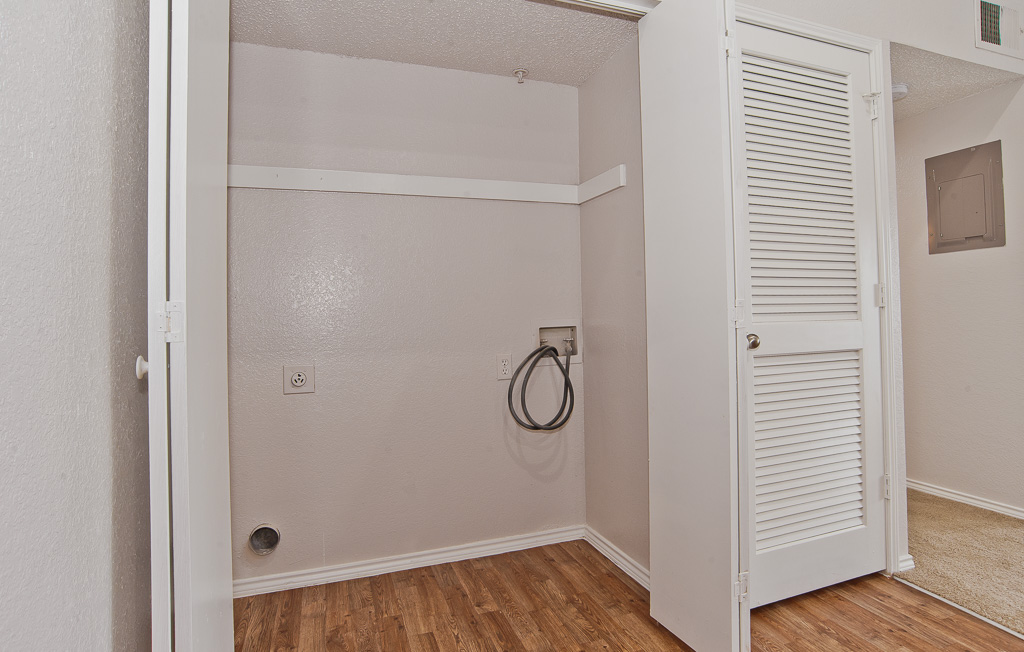 Oakwood Condos WARREN PROPERTIES