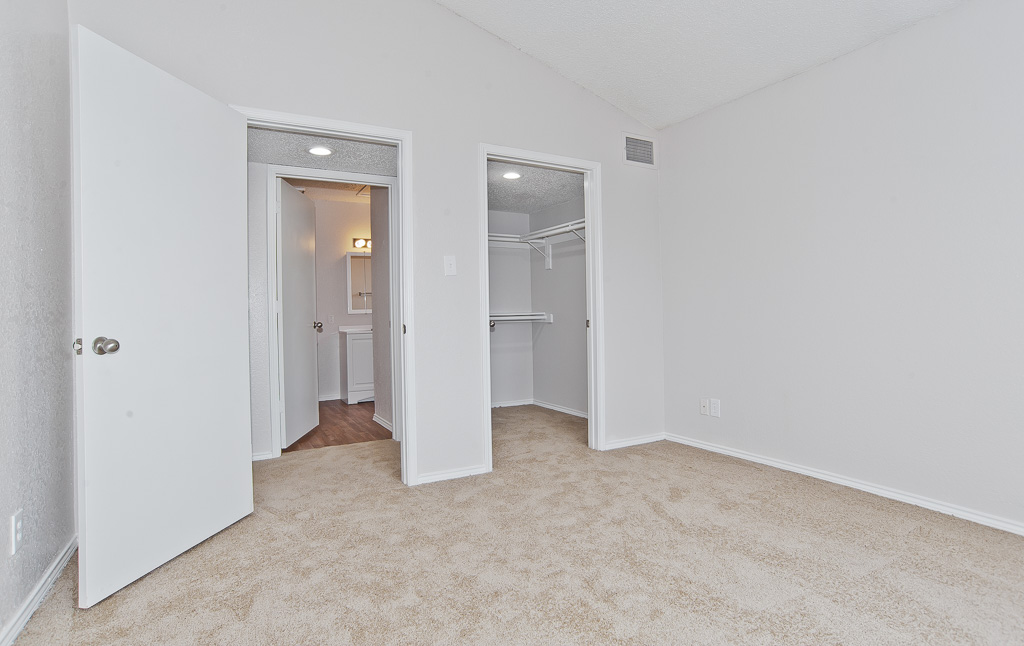 Oakwood Condos WARREN PROPERTIES