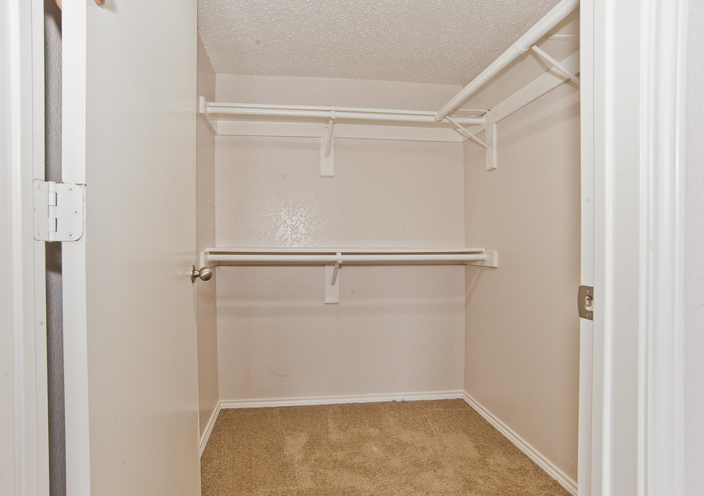 Oakwood Condos WARREN PROPERTIES