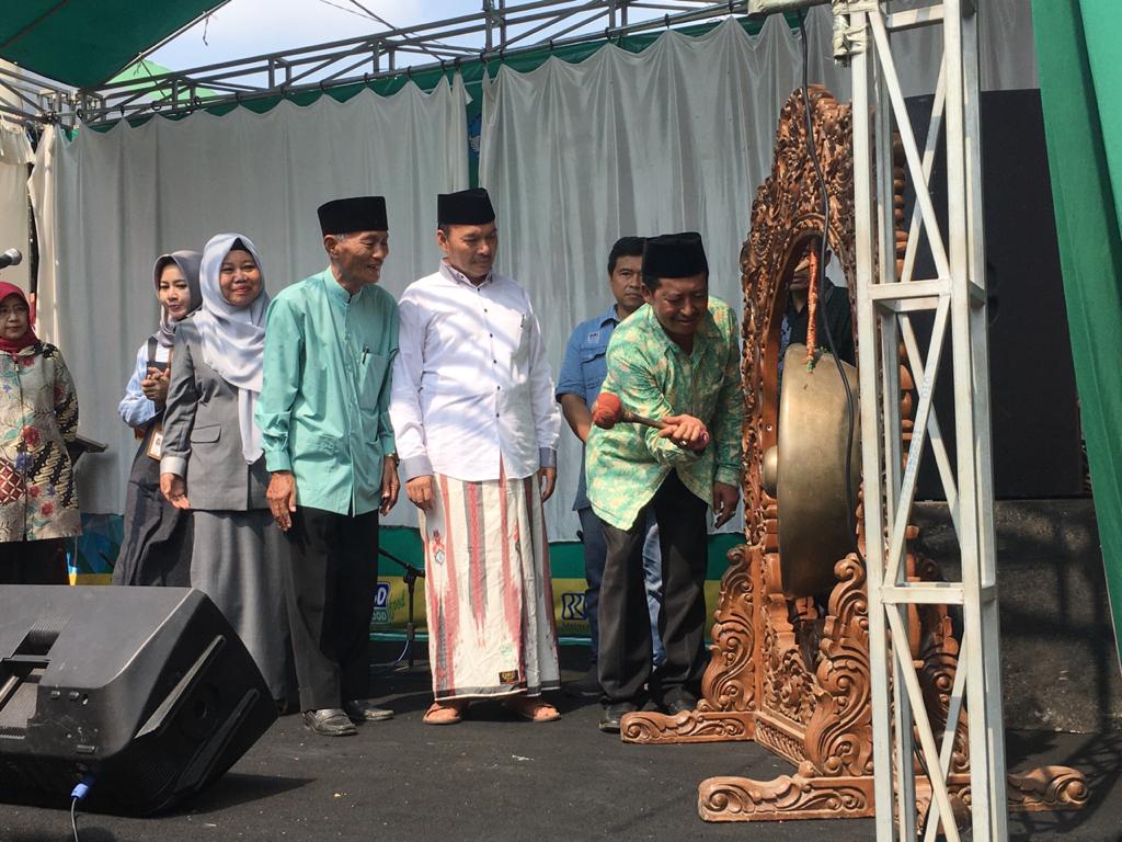 Tugas anda hanya memilih mana posisi. SD NU Bangilan Beri Edukasi Pembayaran Digital Sejak Dini - WartaBromo