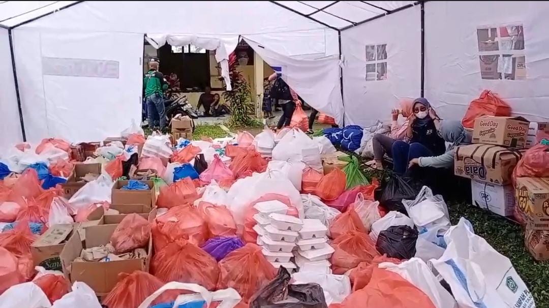 Kamar Kajang Diterjang Banjir Lahar Dingin hingga Bantuan Makanan dan  Pakaian Bekas Overload | Koran Online 9 Des - WartaBromo