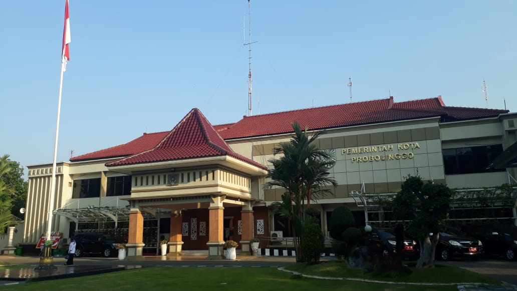 Honorer Pemkot Probolinggo Gigit Jari, Pemkab Hore - WartaBromo