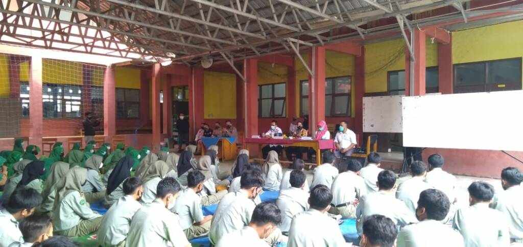 WARTAKINI - Kapolres Subang Ingatkan Siswa Siswi SMK Al- Munawaroh Bahaya  Covid-19