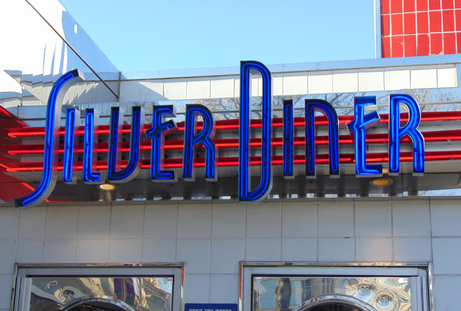 New Clarendon Bar Offers Glowing Cocktails and Hardware Theme